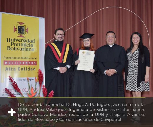 Foto - Grado Andrea Velásquez con Líderes de la facultad